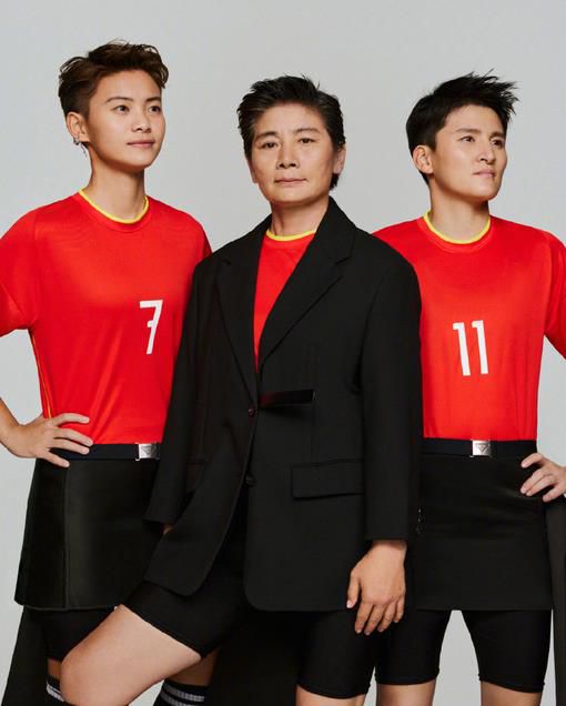 　　　　影片把灾害事务与社会题目相连系，展现了一个通俗的韩国之家在铁线虫病毒囊括全国的遭受。